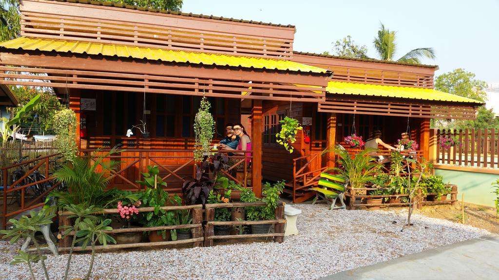 Happy Guesthouse Bungalow Sukhothai Exterior foto